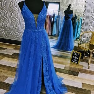 NWT Madison James Royal Blue Shimmer Lace (Size 8)